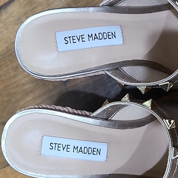 Steve madden wedge heels with gold studs - Picture 6 of 8